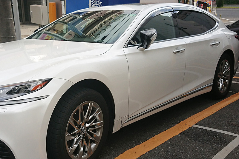 タイヤ専門店のタイヤ点検